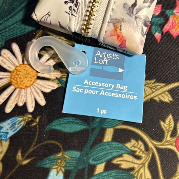 Mini Pen Pouch - new w/tag - artists loft - Picture 3 of 7